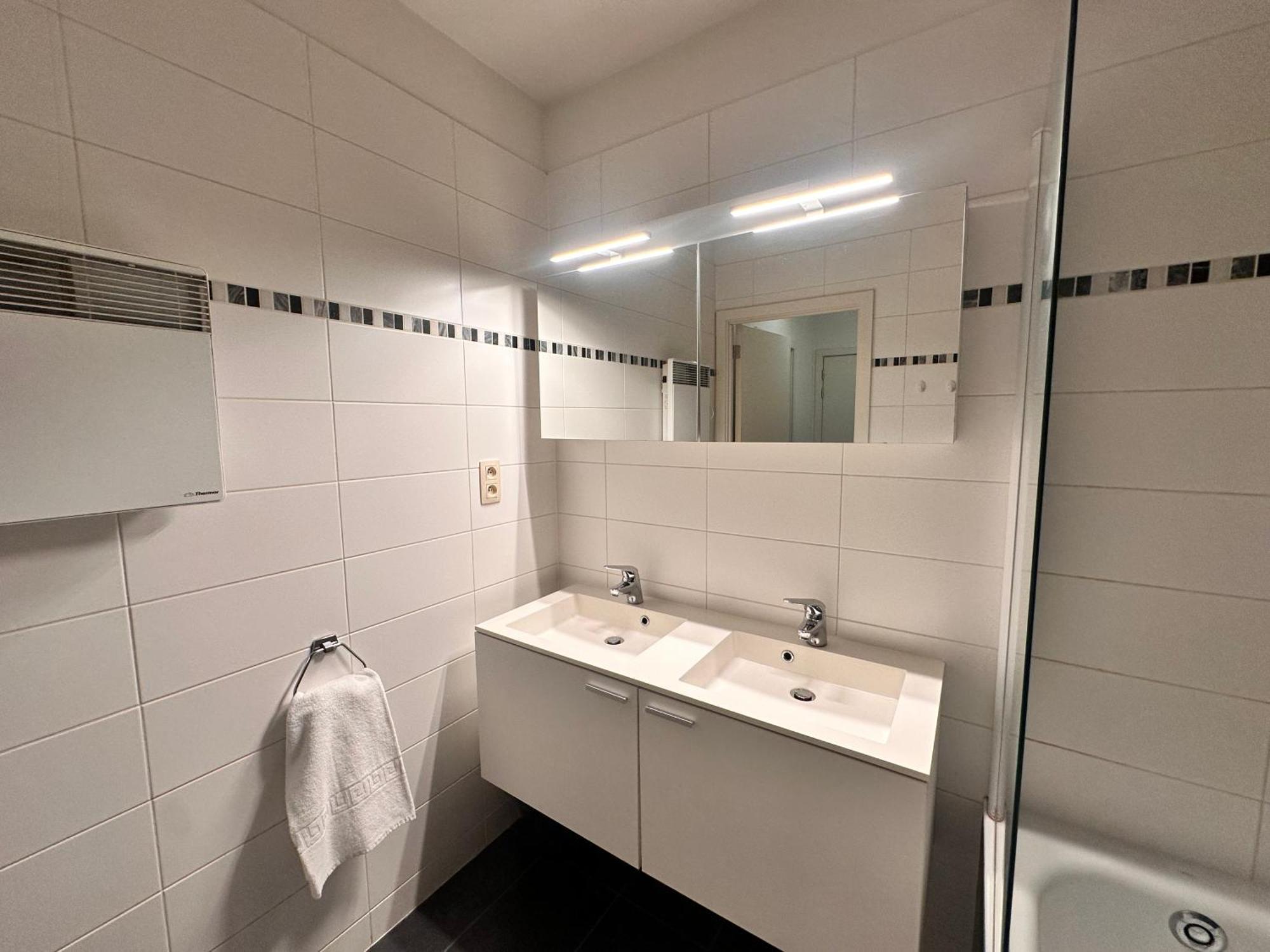 Cosy 2 Bedroom Apartment In City Center Брюссель Экстерьер фото